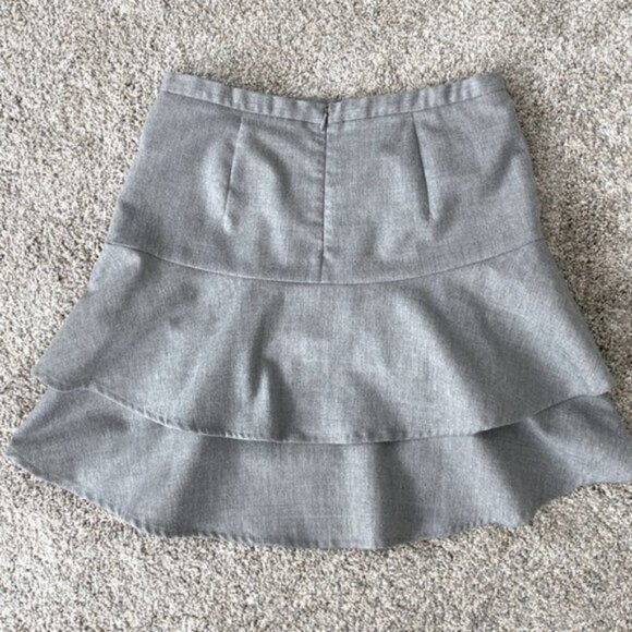 BCBGMaxAzria wool blend gray tiered ruffled lined mini skirt. Women’s size 0 - Picture 5 of 9